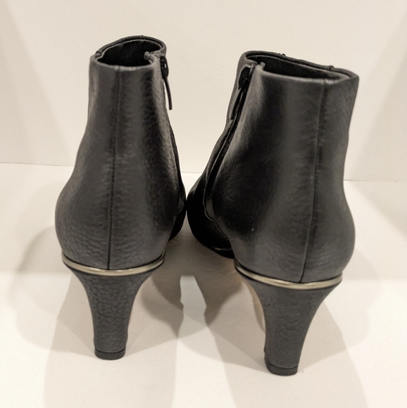 Black Clarks Ankle Kitten Heel Zip Booties - Picture 2 of 5